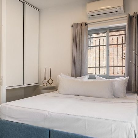 Dinning Room, Bedroom And Balcony Jerusalem Exterior photo