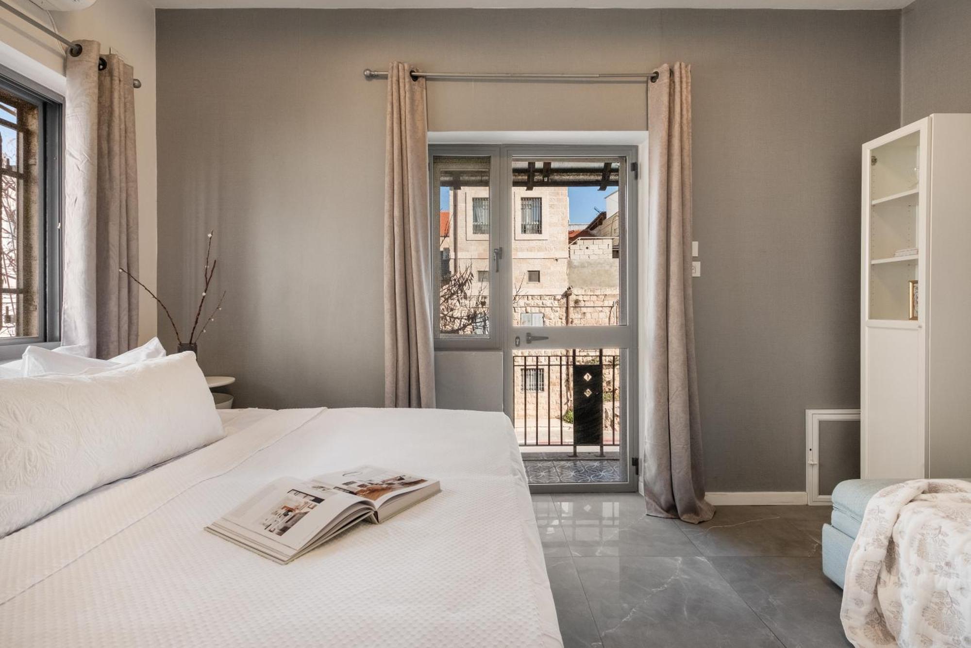 Dinning Room, Bedroom And Balcony Jerusalem Exterior photo
