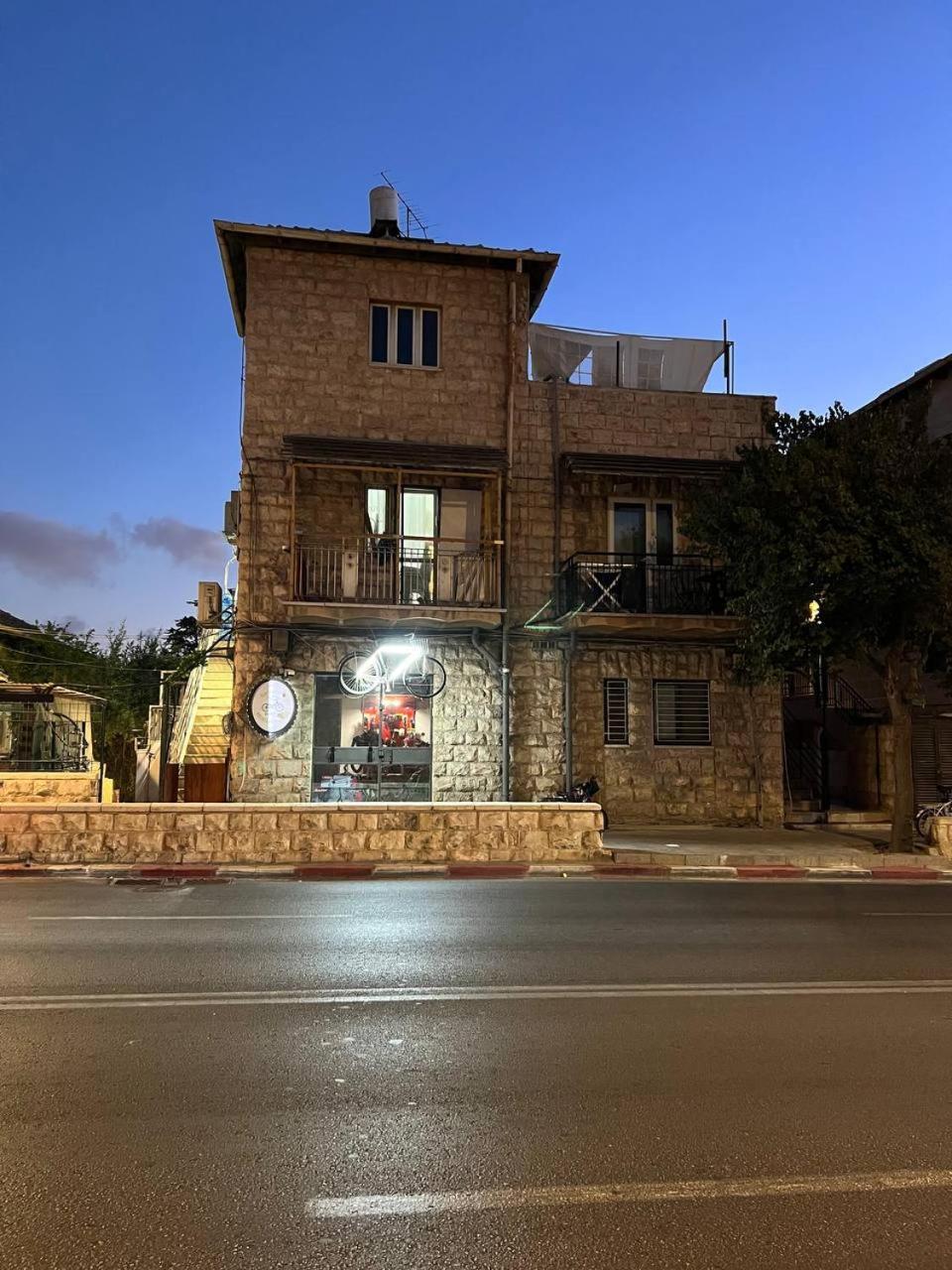 Dinning Room, Bedroom And Balcony Jerusalem Exterior photo