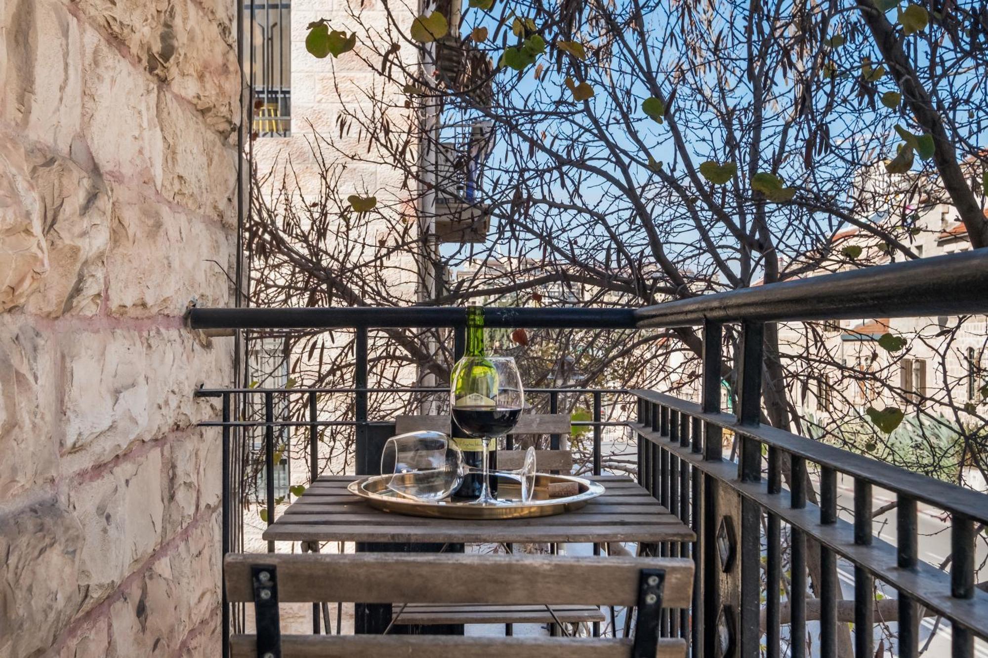 Dinning Room, Bedroom And Balcony Jerusalem Exterior photo